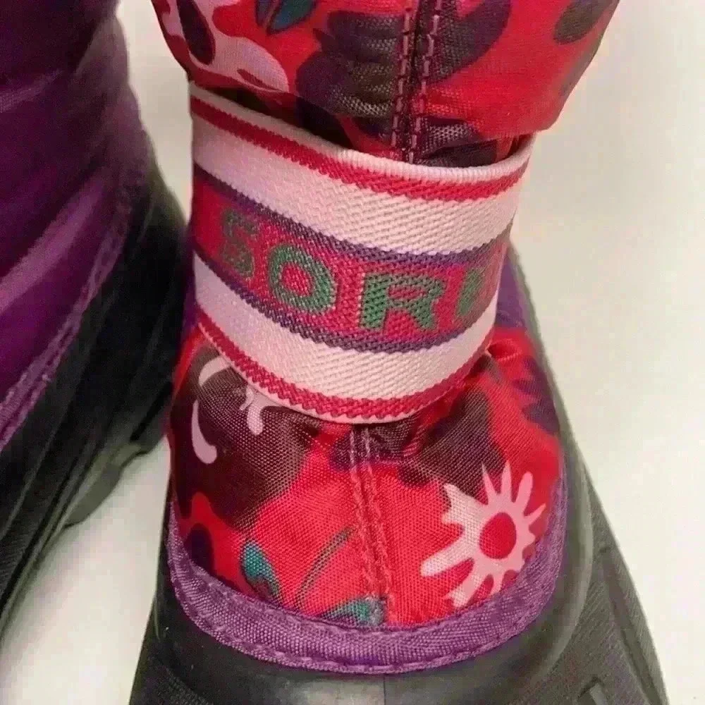 Sorel size 5 winter boots Warm lining elastic closure